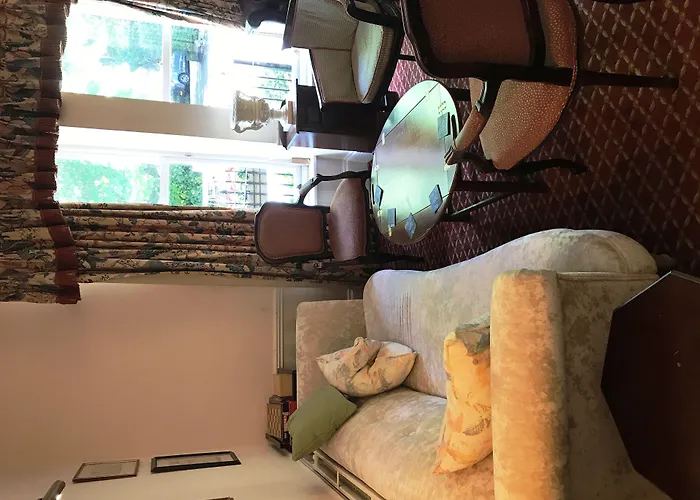 Готель Haley's