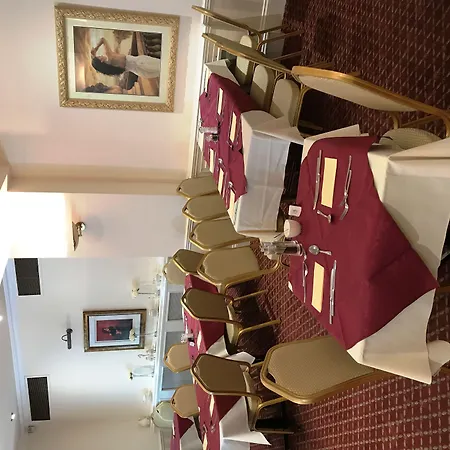 Haley's Hotel