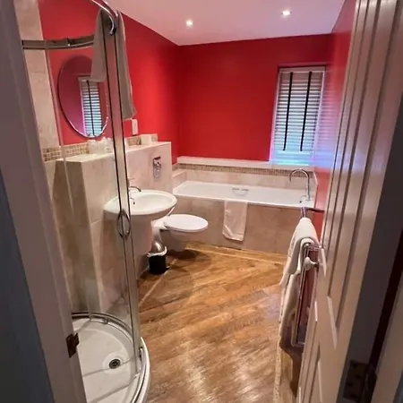 Haley's 3* Leeds (West Yorkshire)