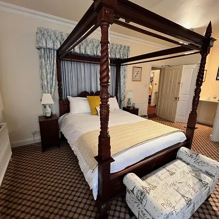 Haley's 3* Leeds (West Yorkshire)